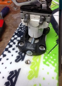 Image to right is a 2011 Dynafit Speed Radical. It developed cracks at the base, visible in photo. Image to right is a 2011 Dynafit Speed Radical. It developed cracks at the base, visible in photo.