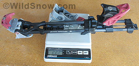 Silvretta Pure backcountry skiing binding on the scale. Silvretta Pure backcountry skiing binding on the scale.