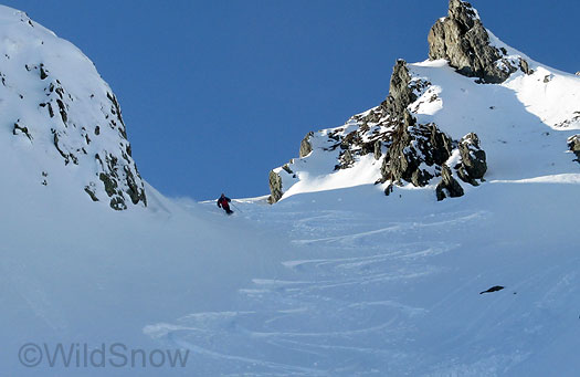 Sonnenjoch ski alpinism. Yer blogster starting the down. On a pair of Dynafit Manaslu 178 cm, still the answer to difficult conditions as far as I'm concerned.