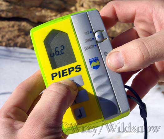 Pieps-Review-Caleb-2a To check the latest firmware on your Pieps DSP, move the mode switch from "off" to "send" while simultaneously holding down the "scan" button (top button, looks like ")))" older models,,,...). The firmware version will be displayed on the screen.