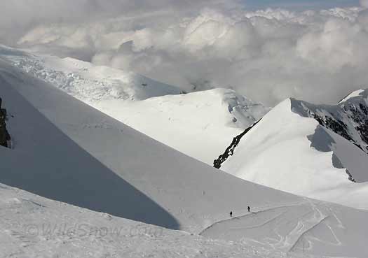 denali-motorcycle-just-ab Climbers just above Motorcycle Hill.