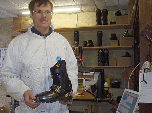 Pierre Gignoux is passionate about ski mountaineering and ski mo equipment. Here in his workshop displaying his XP 444 Pierre Gignoux is passionate about ski mountaineering and ski mo equipment. Here in his workshop displaying his XP 444