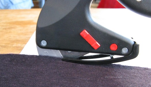 Gecko climbing skin cutter in action. Gecko climbing skin cutter in action.