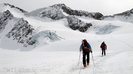 We spot four climbers on the way up the Hintere Schwartze. We spot four climbers on the way up the Hintere Schwartze.