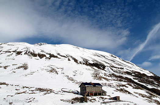 Martin Busch Hutte, 2502 m Martin Busch Hutte, 2502 m