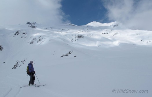 Lisa ponders the descent, we don't ski 5 or 6 thousand vert of powder that often. Lisa ponders the descent, we don't ski 5 or 6 thousand vert of powder that often.