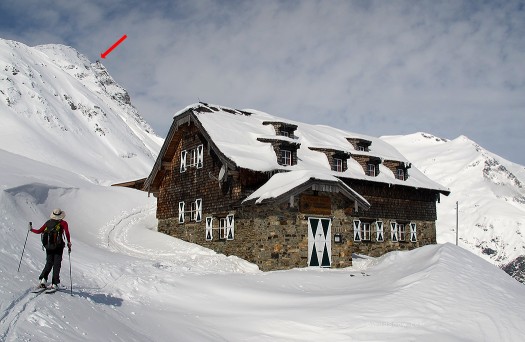 About half way to Sonnblick we pass another Naturfreundehaus hut that looks quite nice. About half way to Sonnblick we pass another Naturfreundehaus hut that looks quite nice.