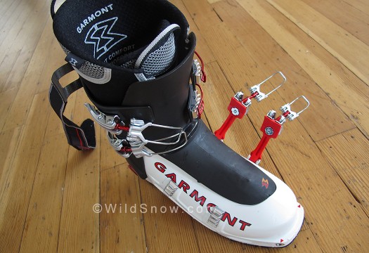 Garmont Cosmos, showing buckles automatic position while unbuckled. Garmont Cosmos, showing buckles automatic position while unbuckled.