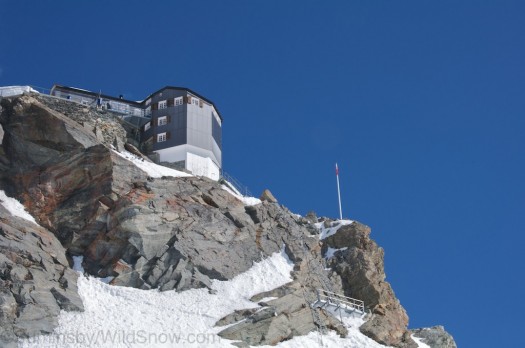 The distinctive octagonal Bertol Hut The distinctive octagonal Bertol Hut