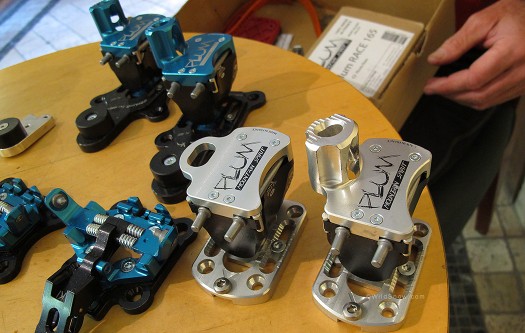 Guide XS (no climbing post) and Guide. The original head turners from Plum.