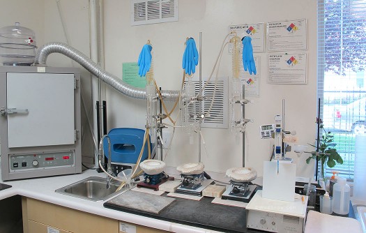 In this lab they measure how much dirt is in the down, and check that it's been sterilized. In this lab they measure how much dirt is in the down, and check that it's been sterilized.