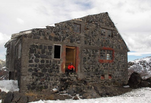 Refugio Garganta del Diablo, above the town of Las Trancas Refugio Garganta del Diablo, above the town of Las Trancas