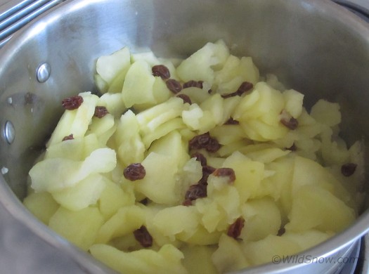 Cook apples and raisons for a few minutes until soft. Cook apples and raisons for a few minutes until soft.