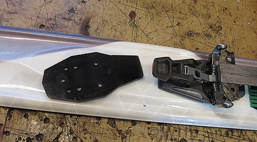 Plate to left, before install. It's actually two pieces so it adapts to different tech binding base shapes. Plate to left, before install. It's actually two pieces.