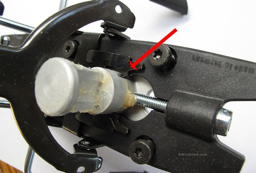 Previous brakes were retained by this clip system. They came off easily, which was a mixed blessing. Previous brakes were retained by this clip system. They came off easily, which was a mixed blessing.