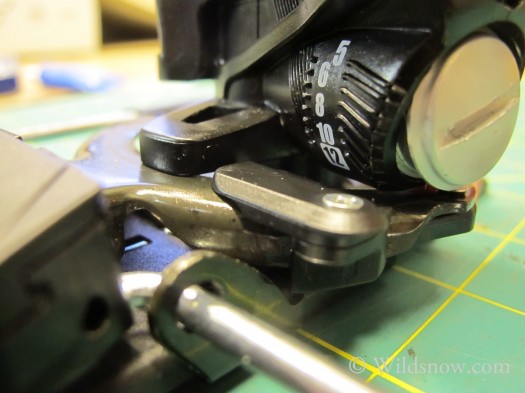 As seen here, and subsequently bench tested, a user can easily twist the binding past the installed node with very little effort. Additionally, with anti-twist pin removed twisting in any direction is fine. As seen here, and subsequently bench tested, a user can easily twist the binding past the installed node with very little effort. Additionally, with anti-twist pin removed twisting in any direction is fine.