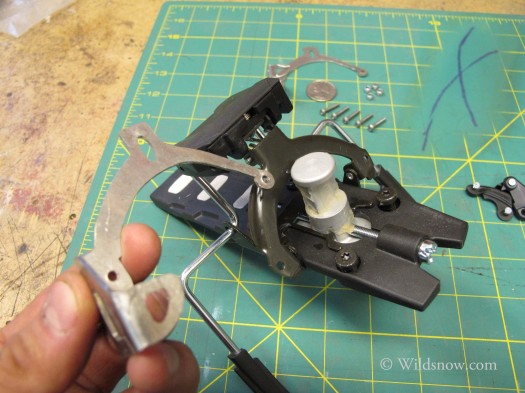 Remove heelpiece and prepare for installation. NOTE: aligning holes on heelpiece and Maruelli unit. Remove heelpiece and prepare for installation. NOTE: aligning holes on heelpiece and Maruelli unit.