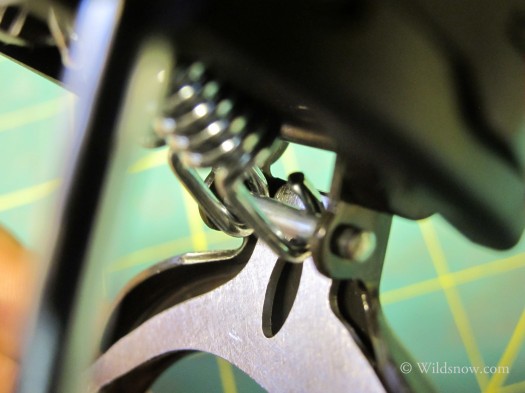 Flip heelpiece over and install Maruelli unit on underside of plate. 