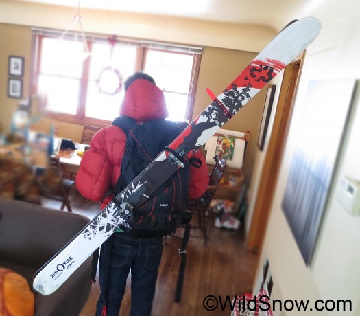 Methods for diagonal carry are not obvious, but it only took us a few minutes to figure something out using the stock straps. Methods for diagonal carry are not obvious, but it only took us a few minutes to figure something out using the stock straps.