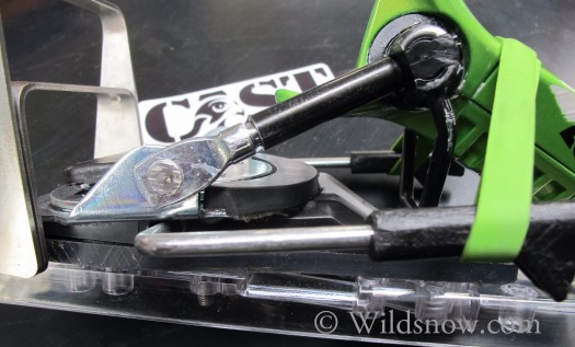 Rubber bands have been tested and proved to be the most effective at holding the brakes up. Note additional lifter plate below the heel ensures a flat interface between toe and heel when in ski mode. Rubber bands have been tested and proved to be the most effective at holding the brakes up. Note additional lifter plate below the heel ensures a flat interface between toe and heel when in ski mode.