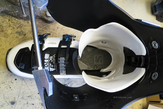 Looking down into the Salomon Quest shell, toe to left. Looking down into the Salomon Quest shell, toe to left.