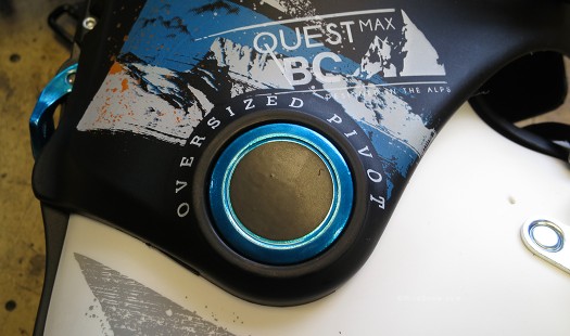 Salamon Quest BC cuff pivots are large for more surface area to prevent wear while touring. Salamon Quest BC cuff pivots are large for more surface area to prevent wear while touring.