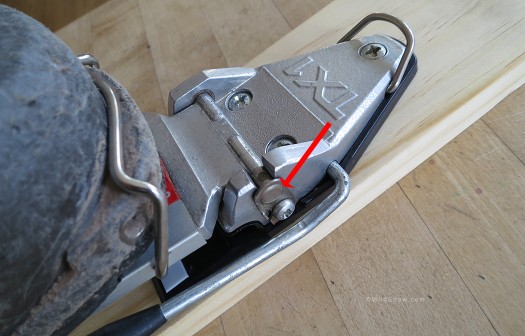 In touring mode, an axle on the front end of the plate is slotted into the toe unit, as shown. In touring mode, an axle on the front end of the plate is slotted into the toe unit, as shown.