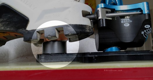 Optional stomp block pad has proven value for aggressive skiers, but introduces uncontrolled friction into lateral safety release. Optional stomp block pad has proven value for aggressive skiers, but introduces uncontrolled friction into lateral safety release.