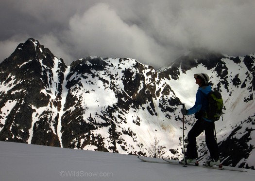 Looking north from near Cornice Col, North Cascades appear rather adventurous. Looking north from near Cornice Col, North Cascades appear rather adventurous.