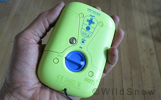 Back of Zoom is an appetizing yellow green, just as appetizing as my logger hands anyway. Switch is, yes, as instinctive as scratching your left foot. Back of Zoom is an appetizing yellow green, just as appetizing as my logger hands anyway. Switch is, yes, as instinctive as scratching your left foot.