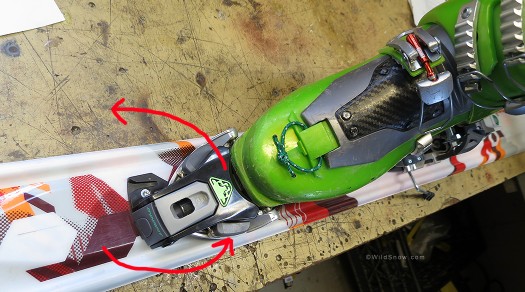 During side release forces, turntable toe rotates under control of spring loaded heel unit. During side release forces, turntable toe rotates under control of spring loaded heel unit.