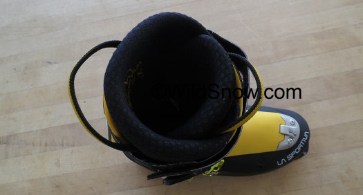 Looking at the liner from above. Thick foam and double handles. Looking at the liner from above. Thick foam and double handles.