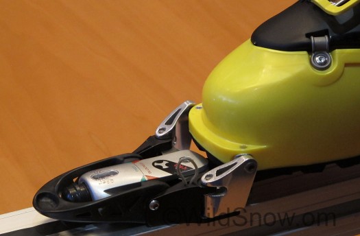 TR2 toe unit holds the boot in similar fashion to a tech binding, by inserting two pins from the sides. There the similarity ends. TR2 toe unit holds the boot in similar fashion to a tech binding, by inserting two pins from the sides. There the similarity ends.