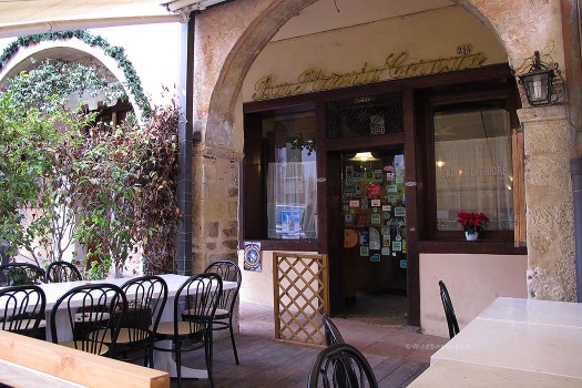 Local's cafe a few steps from town square -- suave Italian waiters and the best pizza we've ever tasted. Local's cafe a few steps from town square -- suave Italian waiters and the best pizza we've ever tasted.
