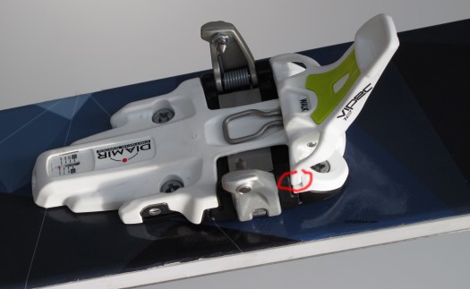 Vipec toe in walk mode. The small black plastic tab drops into a slot, thus blocking play in the toe; it is not a lock, the binding will still release. Vipec toe in walk mode. The small white plastic tab drops into a slot, thus blocking play in the toe; it is not a lock, the binding will still release.