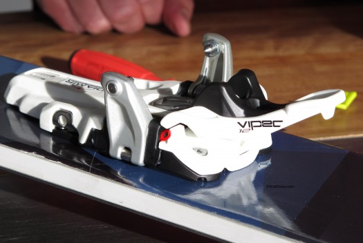 When the binding is open for entry or in downhill mode, the slots are open as well, thus allowing elasticity of the carriage holding the toe wings. When the binding is open for entry or in downhill mode, the slots are open as well, thus allowing elasticity of the carriage holding the toe wings.