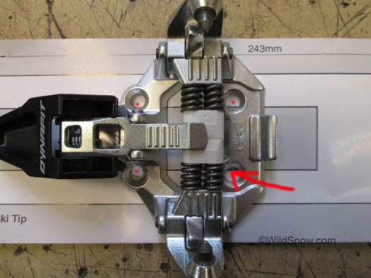The Dynafit Radical heel unit screws fall easily in the reinforced 'H' pattern, but the toe screws have a slight overlap. The Dynafit Radical heel unit screws fall easily in the reinforced 'H' pattern, but the toe screws have a slight overlap.