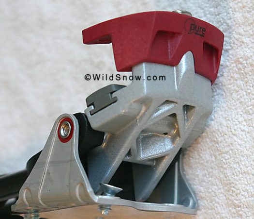 Newer 05 model Pure, toe unit is strengthened in several places. Newer 05 model Pure, toe unit is strengthened in several places.
