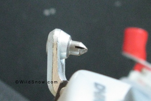 Tech binding toe pin with slit.