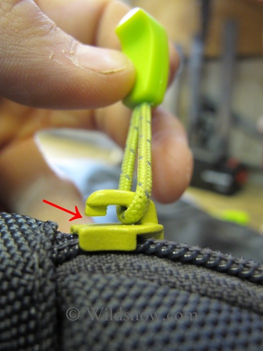 Significant zipper slider gap located on each of the seven zippers on the Arc 34L.