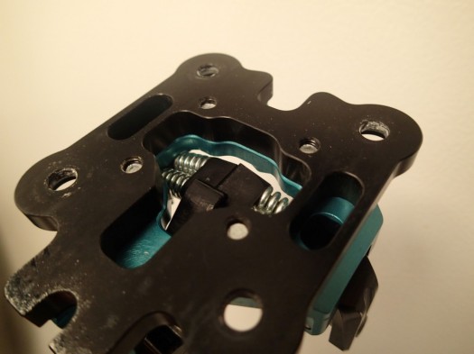 undersideyak The toe shim allows for space underneath the toepiece, providing enough room to prevent snow from packing under the springs.