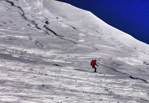 Anton skiing at 19,600; this is about the time that my camera batteries decided that -30 F is too cold. Anton skiing at 19,600; this is about the time that my camera batteries decided that -30 F is too cold.