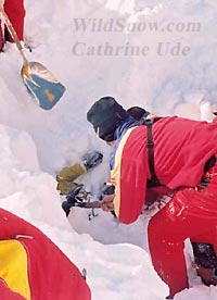 Dramatic photo showing moment when Martin's head was uncovered -- after being deeply buried for about 20 minutes. Dramatic photo showing moment when Martin's head was uncovered -- after being deeply buried for about 20 minutes.