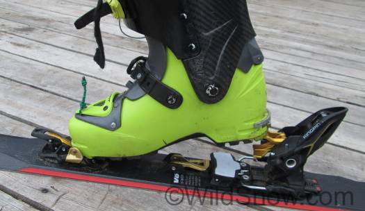 The King in full touring mode, lift engaged. Heel flat on ski is available and the two lifts heights are similar to most other tech bindings. The King in full touring mode, lift engaged. Heel flat on ski is available and the two lifts heights are similar to most other tech bindings.