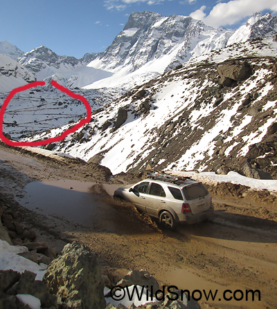 Mud, but check out where the road goes for access under Cerro Arenas. Mud, but check out where the road goes for access under Cerro Arenas.