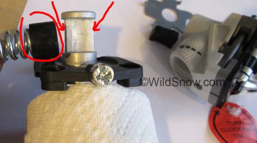 Speed Radical heel internals: rotation can go either direction with no issues due to edges the black thimble bushing has to ride over being identical. True, if you rotate clockwise from alpine mode there is indeed a flat land on the left side (looking forward) of the spindle post that the thimble bushing immediately invokes, but that same position can be reached while rotating counter clockwise -- without having to jump the heel unit over the rotation stop. Speed Radical heel internals showing how rotation can go either direction with no issues.
