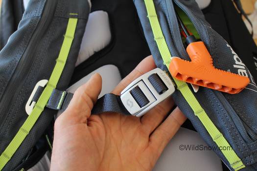 Sternum strap buckle is of equal aesthetics, and obviously quite strong. Sternum strap buckle is of equal aesthetics, and obviously quite strong.