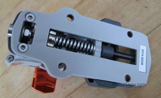 Heel underside, same spring loaded track as all ION offerings. Heel underside, same spring loaded track as all ION offerings.