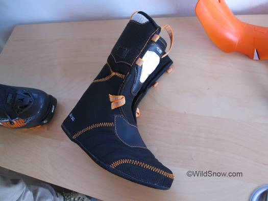 Liner, reinforced tongue, optional lacing, thermoform. Shows this is still a somewhat low volume boot. Liner, reinforced tongue, optional lacing, thermoform. Shows this is still a somewhat low volume boot.