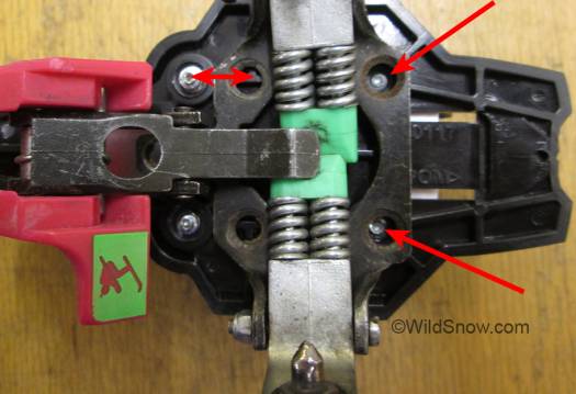 Screw hole pattern comparison, former standard Dynafit TLT, Comfort and Vertical series pattern placed on top of Radical base. Screw hole pattern comparison, former standard Dynafit TLT, Comfort and Vertical series pattern placed on top of Radical base.